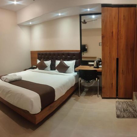 Aditya Inn Гувахати Экстерьер фото