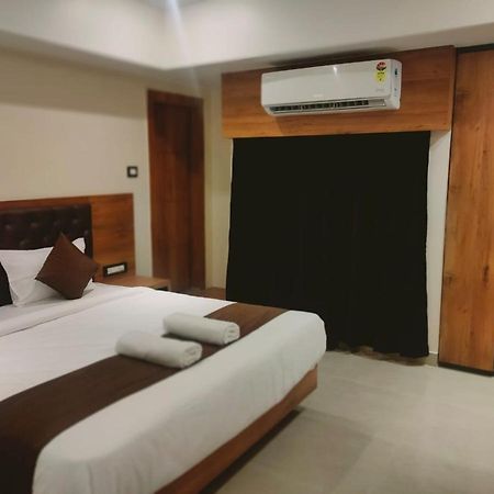 Aditya Inn Гувахати Экстерьер фото