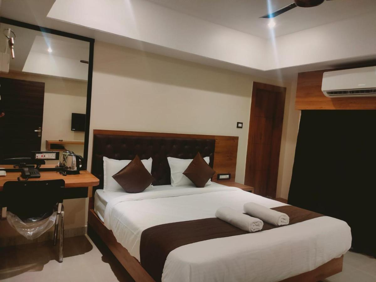 Aditya Inn Гувахати Экстерьер фото