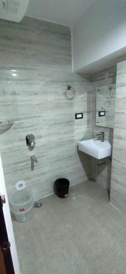 Aditya Inn Гувахати Экстерьер фото